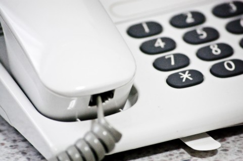 �܂��͗\��� �\��͂��d�b��